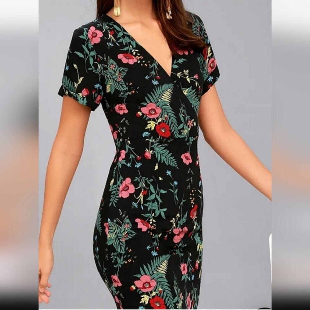 Lulu's Night in the Jungle Dark Floral Body Hugging V-Neck Mini Dress S